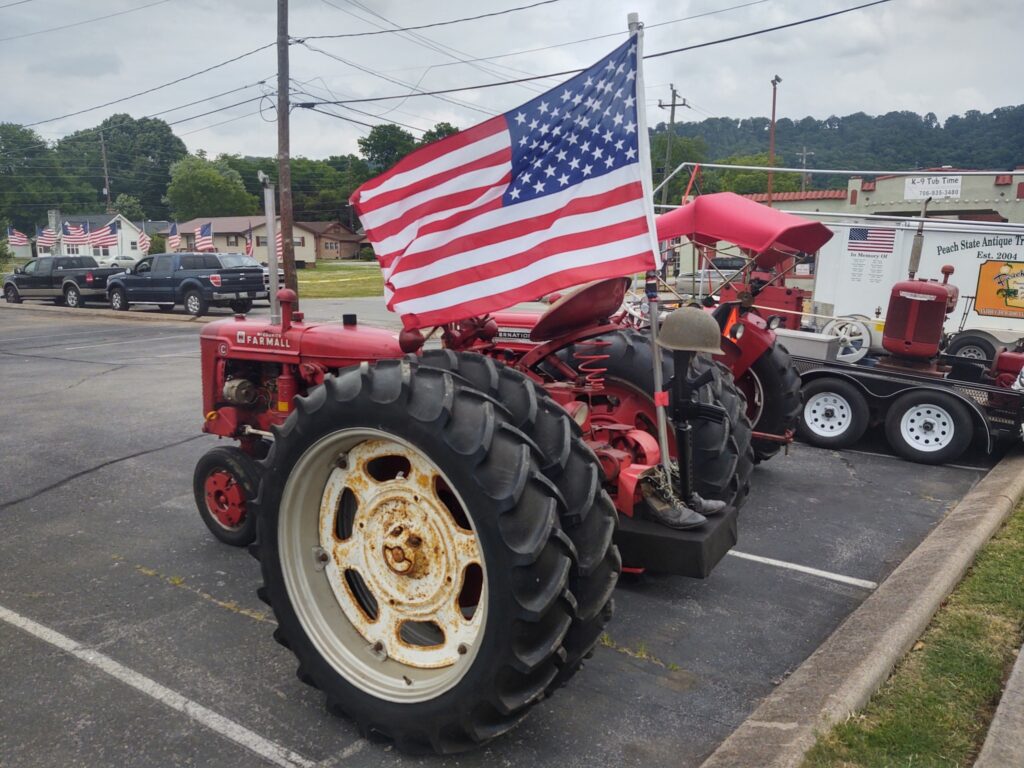 Farmall C With Flag 1024x768