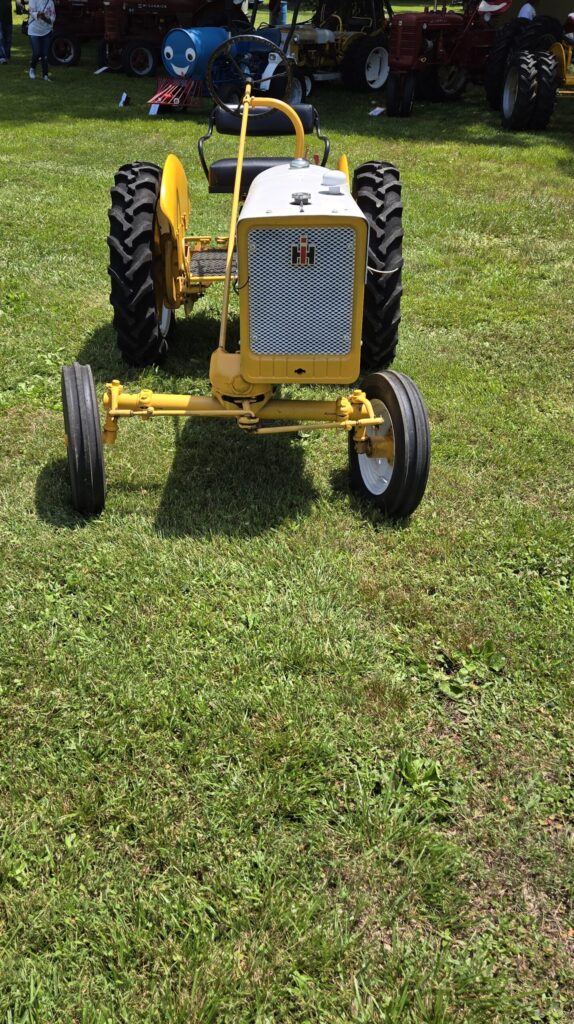 1965 IH Cub Lo Boy Ser 21049J 1 574x1024